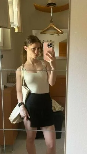 Nazlı - Şişli Escort